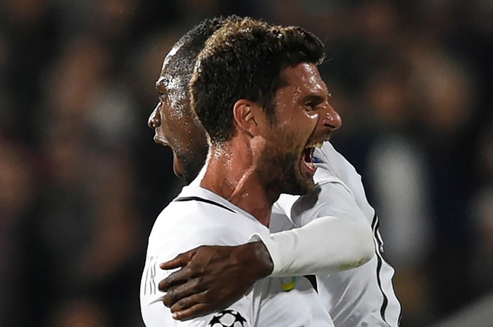 Paris Saint-Germains French midfielder Blaise Matuidi (L) celebrates with Paris Saint-Germains Italian midfielder Thiago Motta after scoring during the UEFA Champions League Group A football match between Ludogorets Razgrad and Paris Saint-Germain (PSG) at Vasil Levski National Stadium in Sofia on September 28, 2016.  / AFP / DIMITAR DILKOFF        (Photo credit should read DIMITAR DILKOFF/AFP/Getty Images)