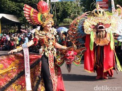 Peserta Banyuwangi Ethno Carnival Tampil Spektakuler