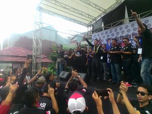 Semangatnya Agus Yudhoyono Pimpin Yel-yel Menang Bareng Relawan