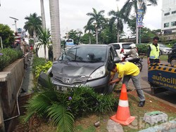 Kecelakaan Jazz vs Innova di Pluit, Lalin Arah Bandara Macet