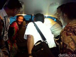 Datang ke Rumah Susi, Menhub Jajal Flight Simulator