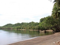 Akhir Pekan Ini, Rileks Dulu di Pantai Polara