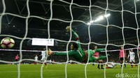 Gawang Skotlandia dibobol oleh Adam Lallana di menit ke-50. John Sibley/Reuters/detikFoto.