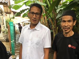 Kampanye di Tegal Parang, Sandiaga Disambut Genangan Air
