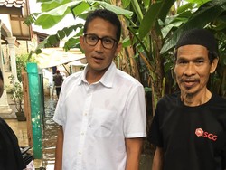 Kampanye di Tegal Parang, Sandiaga Disambut Genangan Air