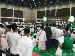 Jokowi Hadir, Begini Antusiasme Peserta Doa Bersama Ulama Rakyat
