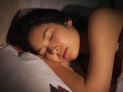 Trik Unik Turunkan Berat Badan: Tidur di Ruangan Gelap