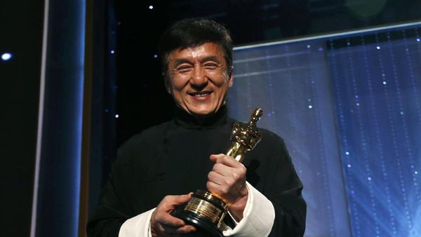 Raih Piala Kehormatan Oscar, Jackie Chan Semringah Banget
