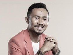 Bakhes, Mulai dari Belakang Afgan Kini Diproduseri Glenn Fredly