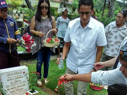 Sandiaga Uno Ziarah ke Makam Bung Hatta, Ali Sadikin, dan AR Baswedan
