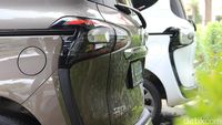 Honda BR-V dan Toyota Sienta Kompak Nyungsep