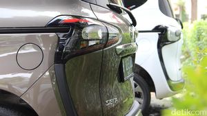 Honda BR-V dan Toyota Sienta Kompak Nyungsep