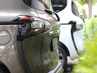 Honda BR-V dan Toyota Sienta Kompak Nyungsep