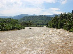 Pintu Air Waduk Saguling Dibuka, Abrasi di Desa Bantaran Citarum Terjadi