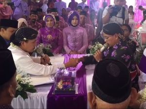 Cella Kotak Beri Carolyn Mas Kawin Unik Sesuai Tanggal Pernikahan Cella Kotak Beri Carolyn Mas Kawin Unik Sesuai Tanggal Pernikahan