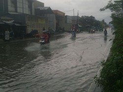 Banjir Setinggi 30 Cm Genangi Rancaekek Bandung, Lalin Tersendat