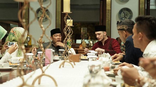 Begini Keseruan Fatih Seferagic Saat Makan Bareng Ridwan Kamil hingga Irwansyah