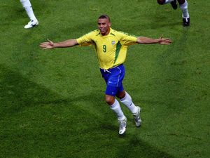 Aksi-aksi 3R, Kartu As Brasil di Piala Dunia 2002