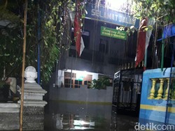 Tanggul di Perumahan Total Persada Tangerang Meluap, Ratusan Rumah Terendam