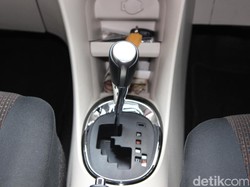 Sudah Tahu Arti Huruf dan Angka di Persneling Mobil Matic?