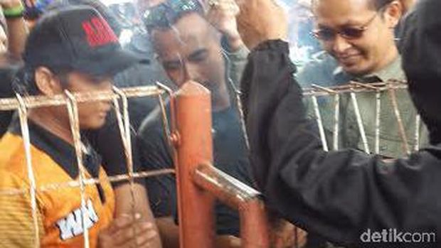 Kecewa, Suporter Persibo Segel Kantor Pengcab PSSI Bojonegoro