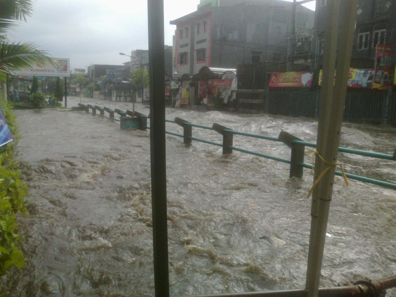 Banjir Hampir Satu Meter Kembali Melanda Jalan Pagarsih Bandung