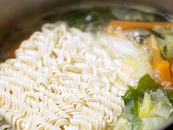 Supaya Nutrisi Mi Instan Bertambah, Tambahkan Asupan Ini Ya