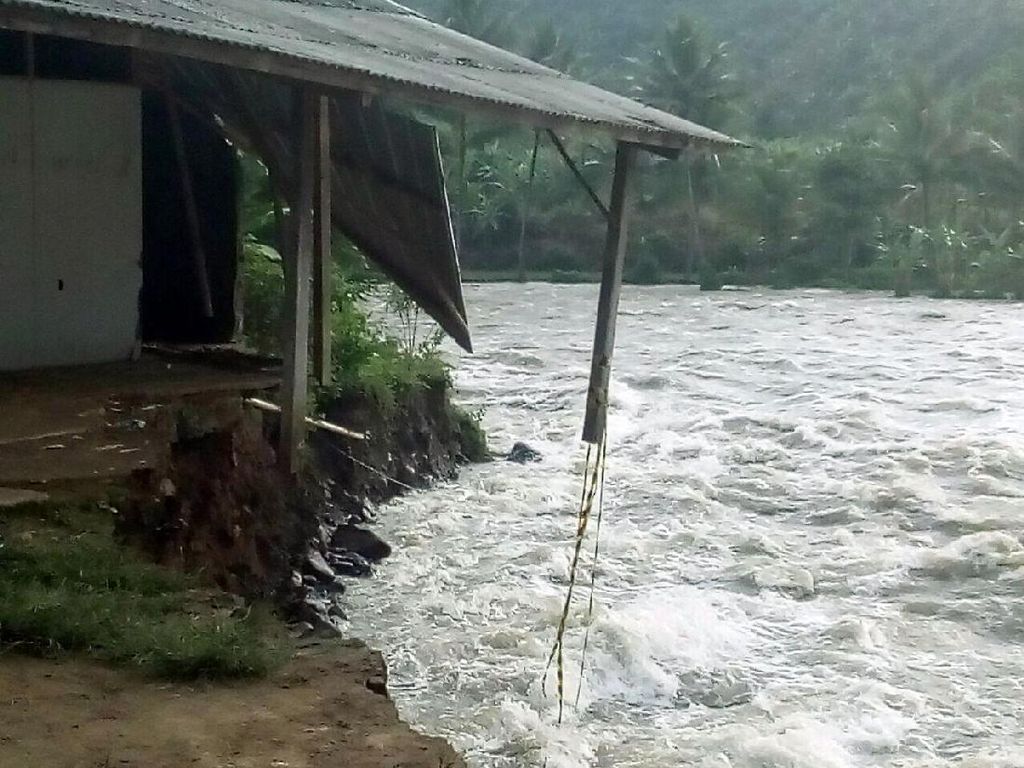 Selama Tiga Tahun, Sedimentasi Sungai Citarum karena Sampah Mencapai 3,5 M Selama Tiga Tahun, Sedimentasi Sungai Citarum karena Sampah Mencapai 3,5 M
