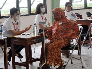 Pengobatan Gratis untuk Warga Pulau Pramuka