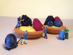 Pastry Chef Ini Bikin Dessert Dalam Bentuk Miniatur Upacara Pernikahan