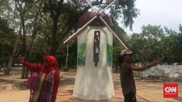 Replika Kincir Angin Pulau Onrust menjadi daya tarik wisatawan saat berkunjung ke Pulau Onrust