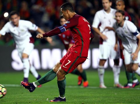 Ronaldo Dua Gol, Portugal Hantam Latvia 4-1