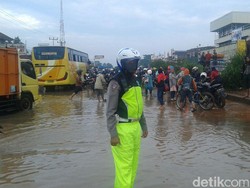Banjir di Depan Kahatex Masih Setinggi 50 Cm