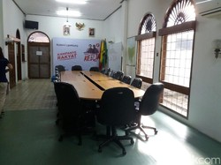 Ada Pasukan Oranye Ikut Bersih-bersih Rumah Lembang Markas Kampanye Ahok