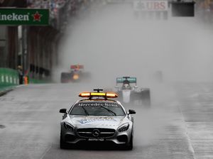 Hamilton Menangi Balapan Basah yang Kacau di Brasil