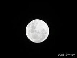 Ini Penampakan Supermoon dari Langit Tangerang Selatan