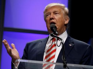 Alasan Trump Tak Bisa Paksa Apple Bikin iPhone di Amerika