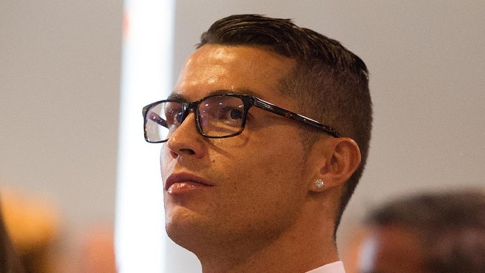 Ronaldo Sempatkan Bersenang-senang dengan Sang Anak