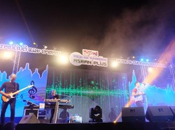 Puas Cicipi Kuliner Indonesia, Pengunjung Dihibur Andra and The Backbone dan Christian Bautista