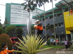 Simulasi Evakuasi Gempa Bumi dan Kebakaran Digelar Kampus Unej