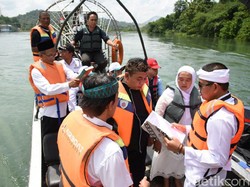 Bupati Dedi Lantik Kades di Aliran Sungai Citarum