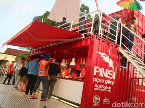 Keren! Ada Pinisi Pop Up Gallery di Depan Benteng Fort Rotterdam