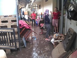 Cerita Warga Cicendo Bandung saat Diterjang Banjir Setinggi 1,5 Meter