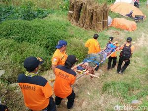 3 Perempuan Pendaki Gunung Sumbing Dievakuasi karena Sakit 3 Perempuan Pendaki Gunung Sumbing Dievakuasi karena Sakit