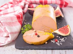 Ups! Nyetir Sambil Makan Foie Gras dan Nonton Film, Supir Ini Didenda Rp 11 Juta