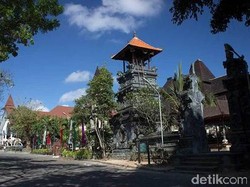 Bukti Damainya Indonesia, 5 Rumah Ibadah yang Berjajar di Bali