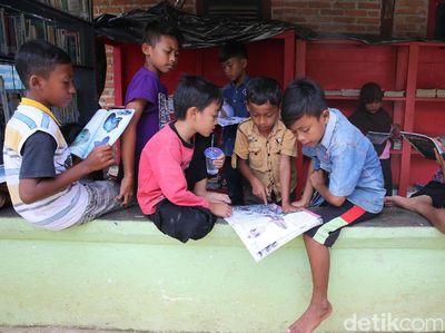 Datsun Sambangi Taman Baca Way Kanan