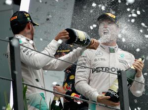 Rosberg vs Hamilton Berlanjut Sampai Balapan Pamungkas Rosberg vs Hamilton Berlanjut Sampai Balapan Pamungkas