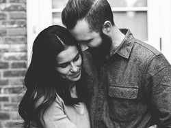 Pria Ini Tulis Pesan yang Menyentuh Hati: Jangan Takut Mencintai Satu Wanita