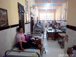 Pasien di RSUD Jombang Meningkat, Belasan Anak Dirawat di Lorong